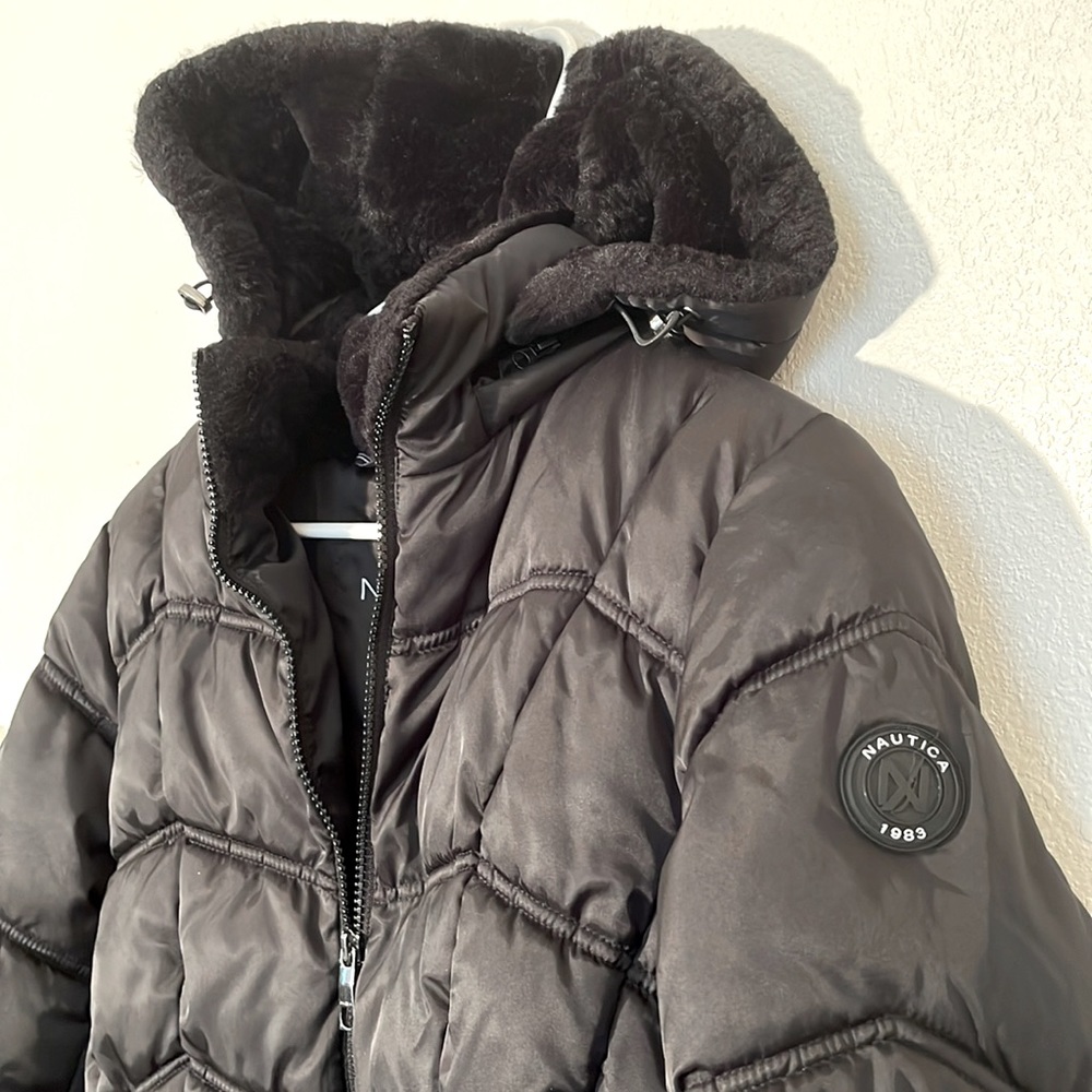 Nautica Black Puffer Jacket, Water Resistant, Size Medium, Like New - Picture 5 of 14